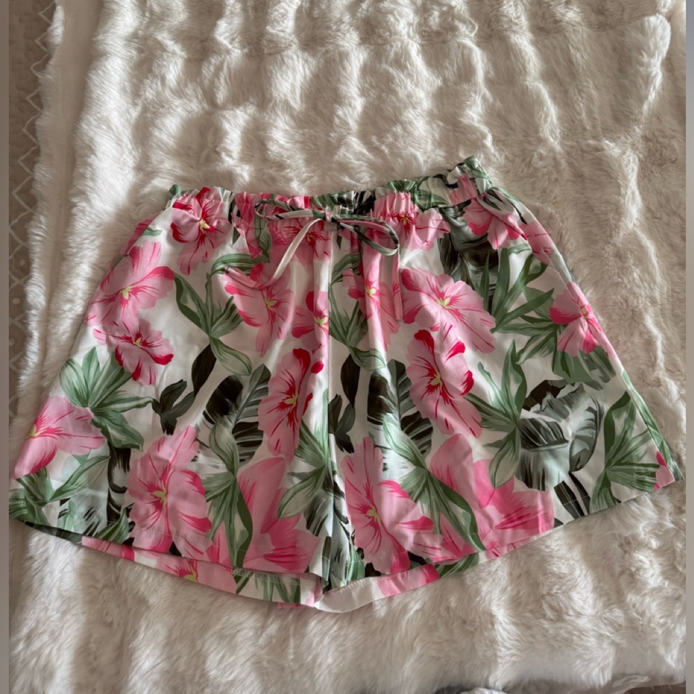 Women’s summer shorts, size XXL, Floral print, brand new.
